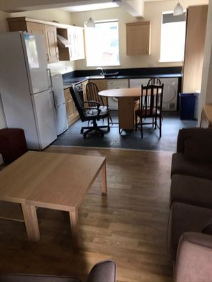 5 Bed Semi-Detached House, The. Nook, S10 - Photo 1