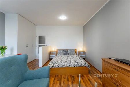 Pronájem bytu 1+kk s terasou a zahradou, PrahaUhříněves - Photo 3