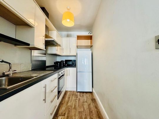 1 bedroom ground floor flat to rent - Photo 1