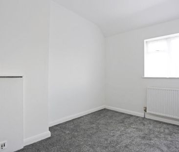 2 Bed Terraced House, Dawson Avenue, IG11 - Photo 2