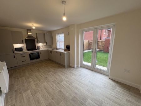 3 bedroom semi-detached house to rent - Photo 3