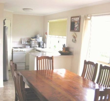 50 McKinley Street, Eagleby QLD 4207 - House For Rent | Domain - Photo 4