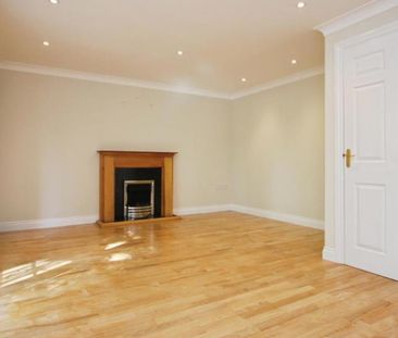 A fantastic opportunity to rent this large 4 bedroom home in Stoke ... - Photo 1