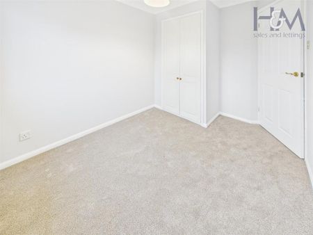 4 bedroom end of terrace house to rent - Photo 5