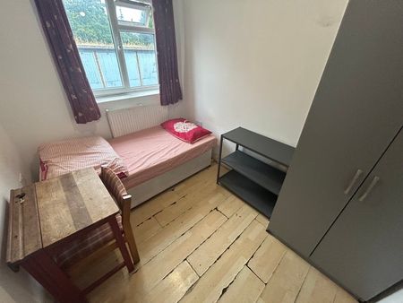 Room in a Shared Flat, Edith House, W6 - Photo 3