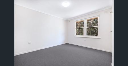 Secluded and tranquil Gladesville home - Photo 2