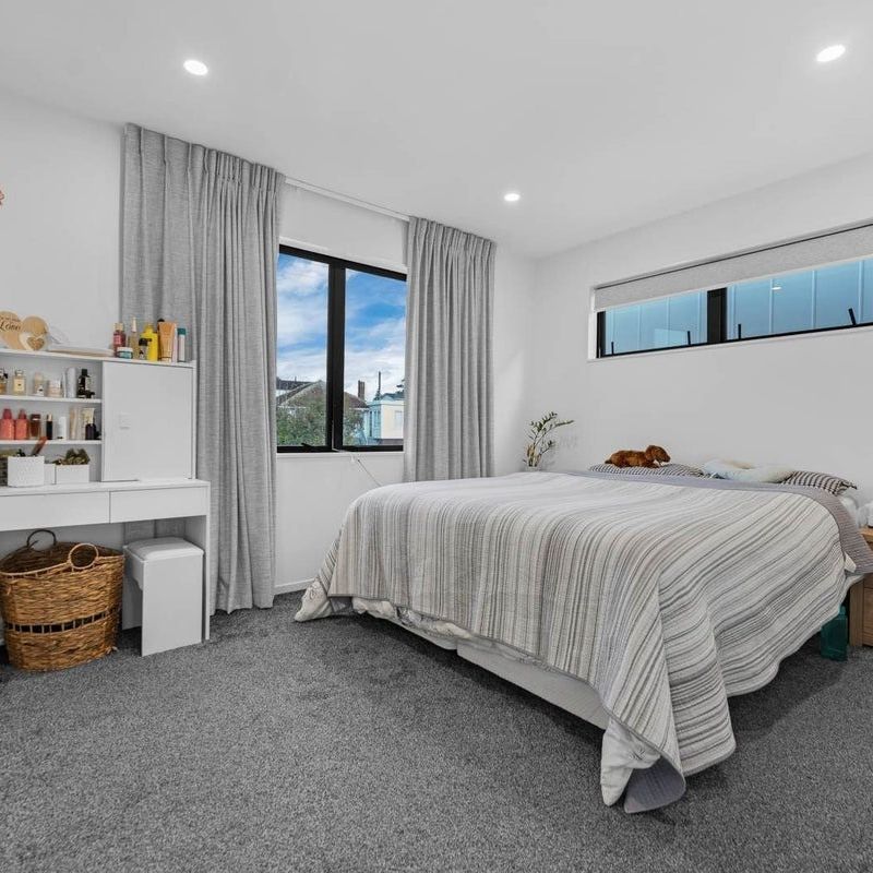 MANUREWA, 3 BEDROOMS - Photo 1