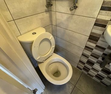 Studio Flat, Downs Road, E5 - Photo 6