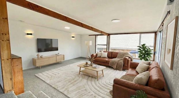 Immaculate and sunny - Photo 1