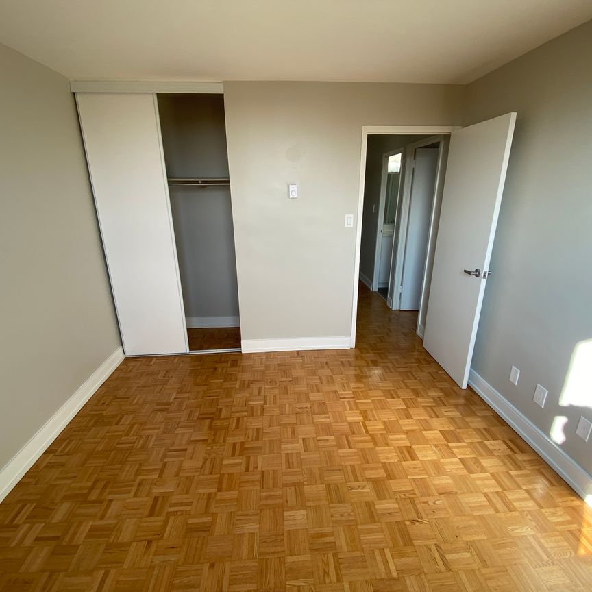 NEWLY RENOVATED 2 Bedroom Apartment in Cooksville! - Photo 1