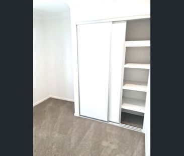 3 BED 2 BATH TOWNHOUSE WITH DUCTED AIR - Photo 3