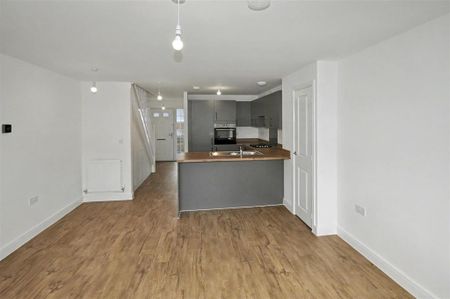 2 bedroom semi-detached house to rent - Photo 2