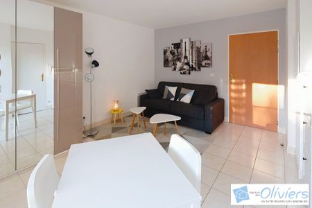 STUDIO VOISINS LE BRETONNEUX - 1 pièce(s) - 30.09 m2 - Photo 2