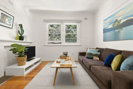 MODERN ART DECO TWO BEDROOM GEM WITH DUAL BALCONIES! - Photo 2