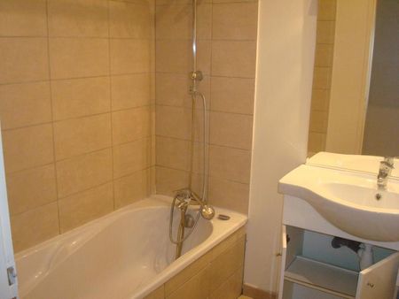Location Appartement 3 pièces 67m² DRAGUIGNAN 83300 - Photo 5