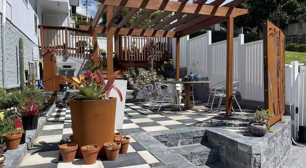 Quiet, Sun-Drenched Upstairs Retreat in Remuera - Photo 1