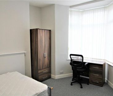 4 bedroom private hall to rent - Photo 4