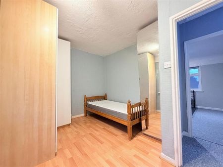 2 bedroom end of terrace house to rent - Photo 3