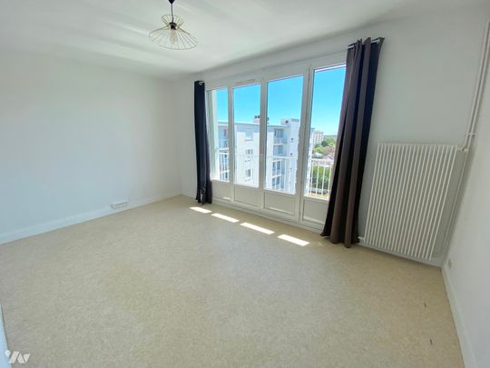 LUCE – 10MN. GARE DE CHARTRES, BEAU 2 PIECES 8ème ETAGE PLACE DE PARKING ET CAVE - Photo 1