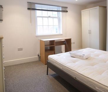 4 bedroom semi-detached house to rent - Photo 2