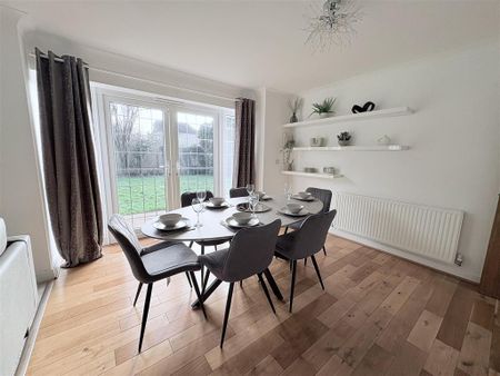 4 bedroom detached house to rent - Photo 4