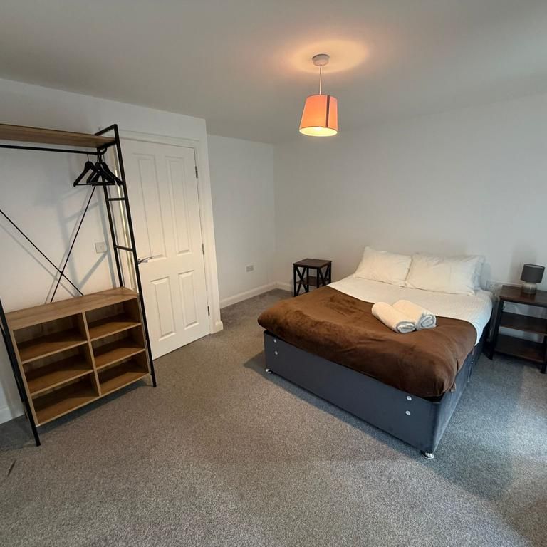 1 bedroom in a house share to rent - Photo 1