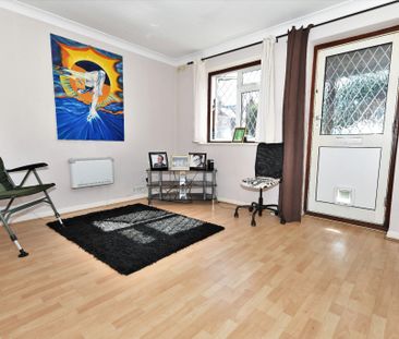 Vesey Close, Farnborough, Hampshire, GU14 - Photo 4