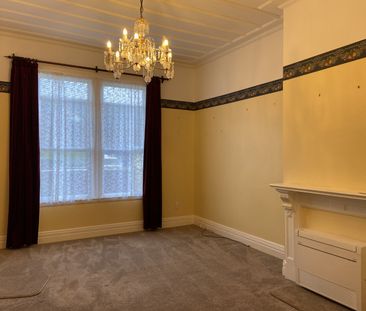 Beautiful Boulcott Villa - Photo 2