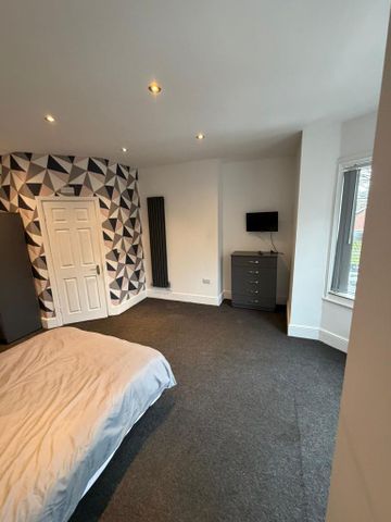 1 bedroom in a house share to rent - Photo 2