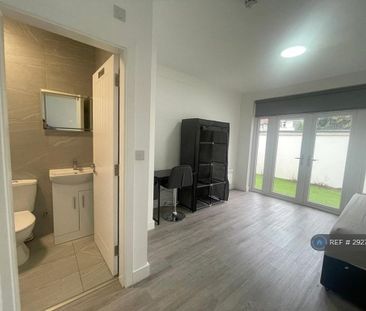 1 bedroom in a house share to rent - Photo 6