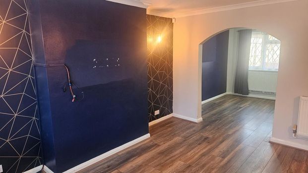 3 bedroom semi-detached house to rent - Photo 1