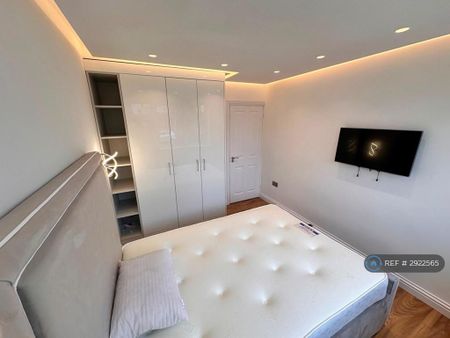 1 bedroom in a house share to rent - Photo 3