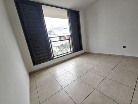 Location Appartement 3 pièces 66m² ST DENIS 97400 - Photo 3