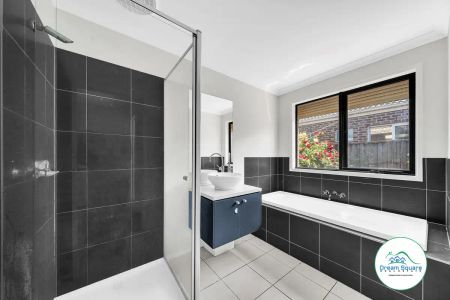 “Spacious Family Living in Tarneit” - Photo 3