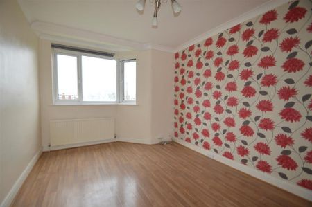 2 bedroom maisonette to rent - Photo 2