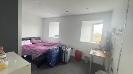 3 bedroom apartment to rent - Photo 2