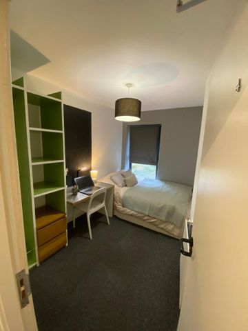 6 bedroom terraced house to rent - Photo 2