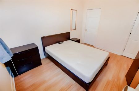 Large Suite - Photo 3