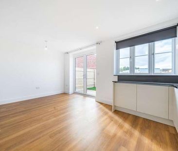 Heyford Park, Bicester, Oxfordshire, OX25 - Photo 5