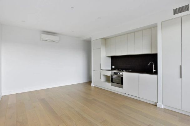 Modern Apartment with Stunning Views & Premium Amenities - Photo 1