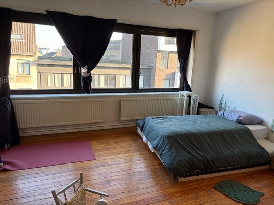 Centraal gelegen duplexappartement op 2de en 3deV met 2 SLK - Photo 1