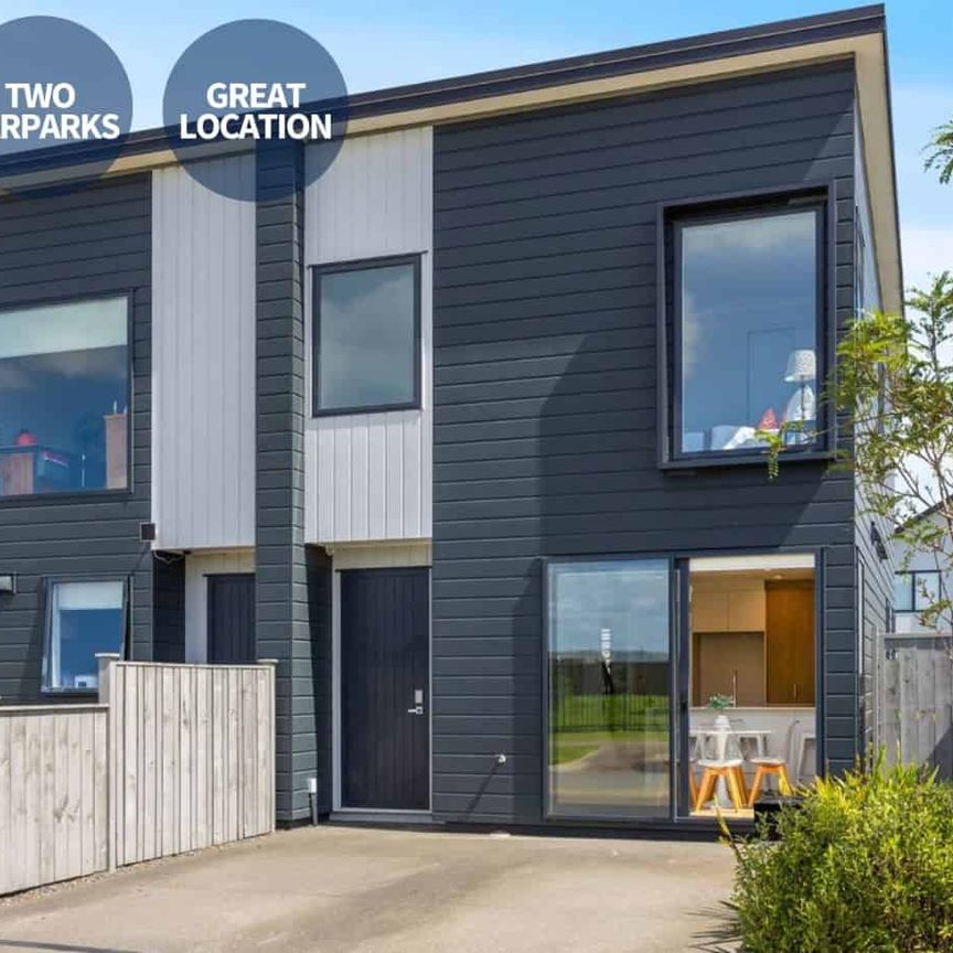 Modern, Sleek & Perfectly Positioned - Photo 1