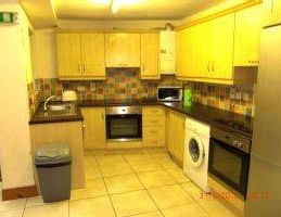 6 Bed Student House in Belfast-Botanic - Photo 1