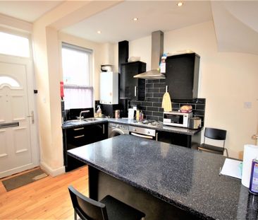 Harold View, Leeds, West Yorkshire - Photo 2