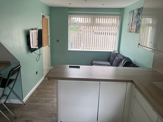 Room in a Shared House, Leabon Grove, B17 - Photo 1
