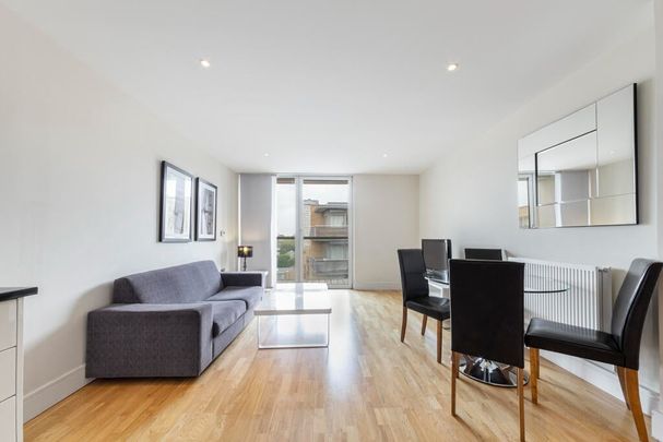 1 Bed Flat, Lanterns Way, E14 - Photo 1
