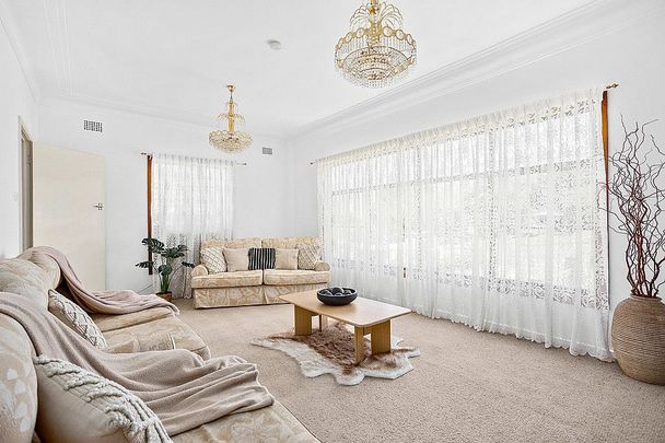 Three-bedroom home on expansive block and Escarpment views - Photo 1