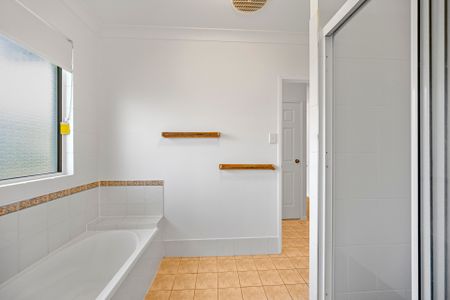 1 Dane Close, Burdell QLD 4818 - House For Rent | Domain - Photo 5