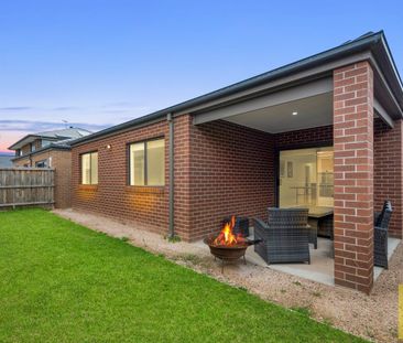 Spacious Family Home in Truganina! - Photo 2