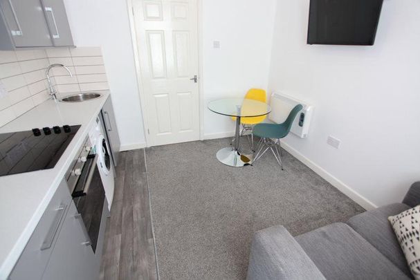 2 bedroom flat to rent - Photo 1
